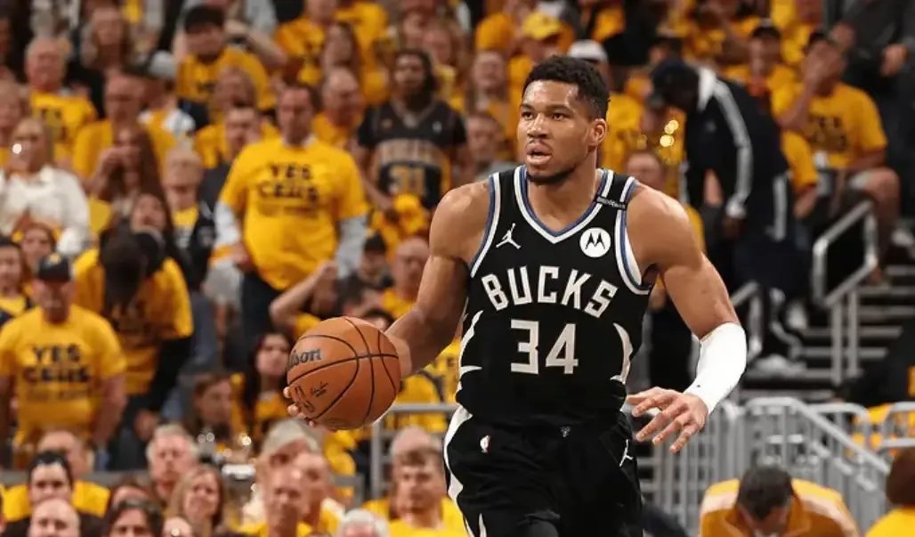 包含字母哥连续十五场比赛得分超过领先优势明显,皇家马德里不断突破!全场沸腾不已的词条 包含字母哥连续十五场比赛得分超过领先优势明显,皇家马德里不断突破!全场沸腾不已的词条