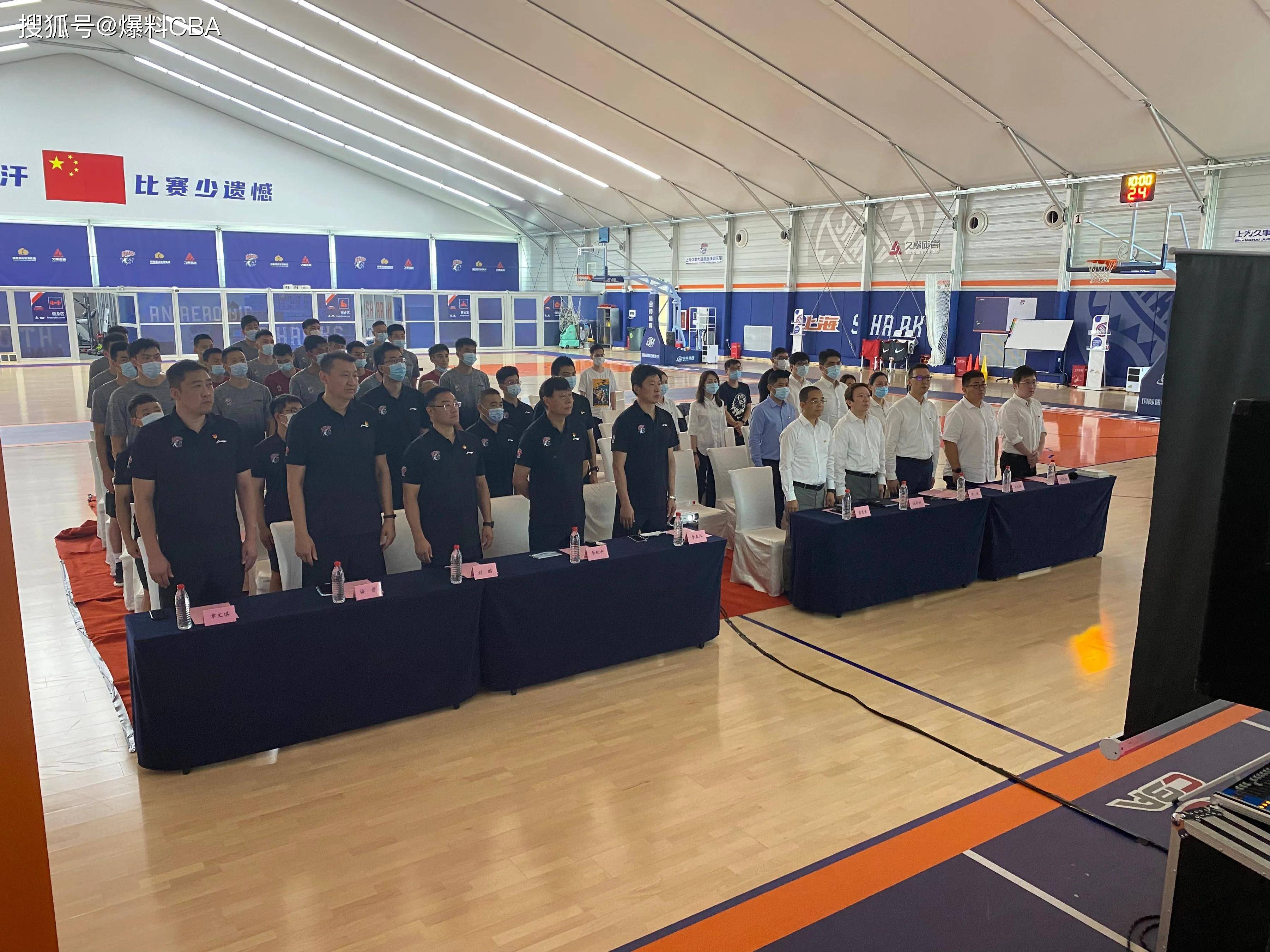 江苏男篮训练开放日；官宣日火线驰援引观众欢呼；欧超杯在即；阵容厚度经受考验(江苏男篮今年最新阵容)