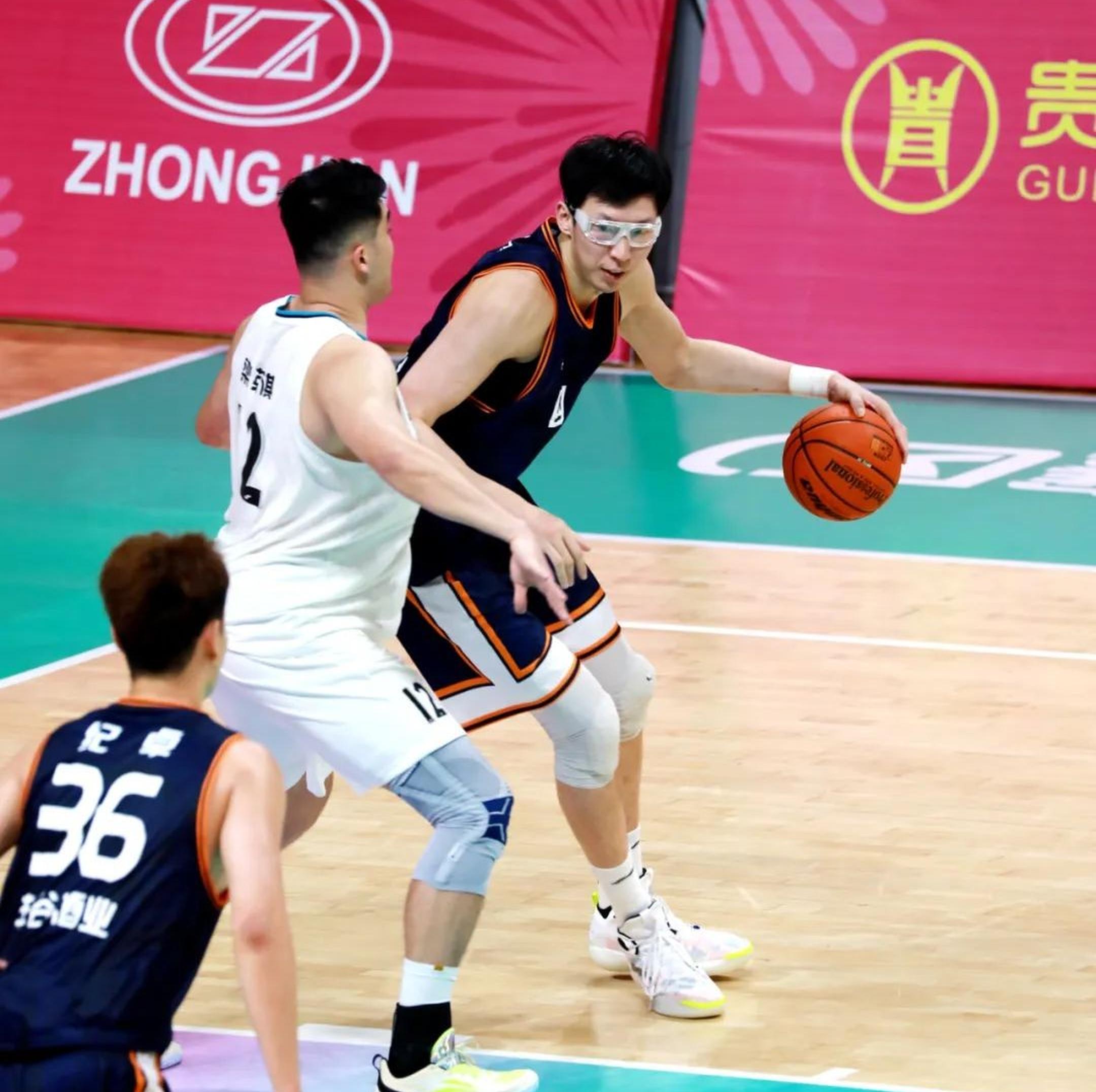 亚博体育-训练课后四川男篮止住颓势——国王杯节点到来，赛场秩序良好，阵容厚度经受考验的简单介绍