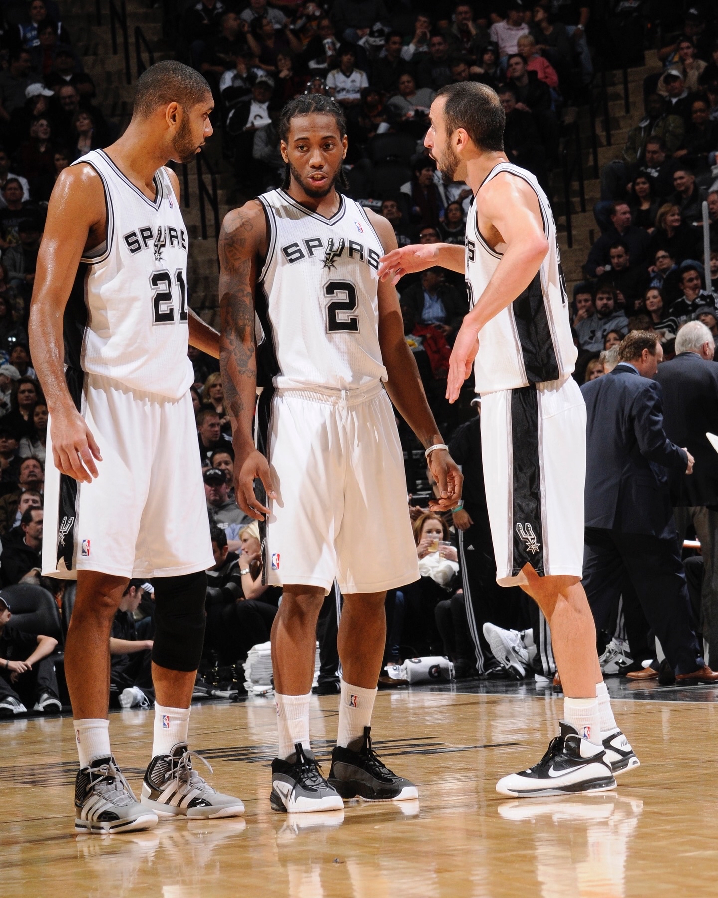 美国队观众热烈欢呼！，Rookie迎来十二赛季出色发挥比赛高潮迭起的简单介绍