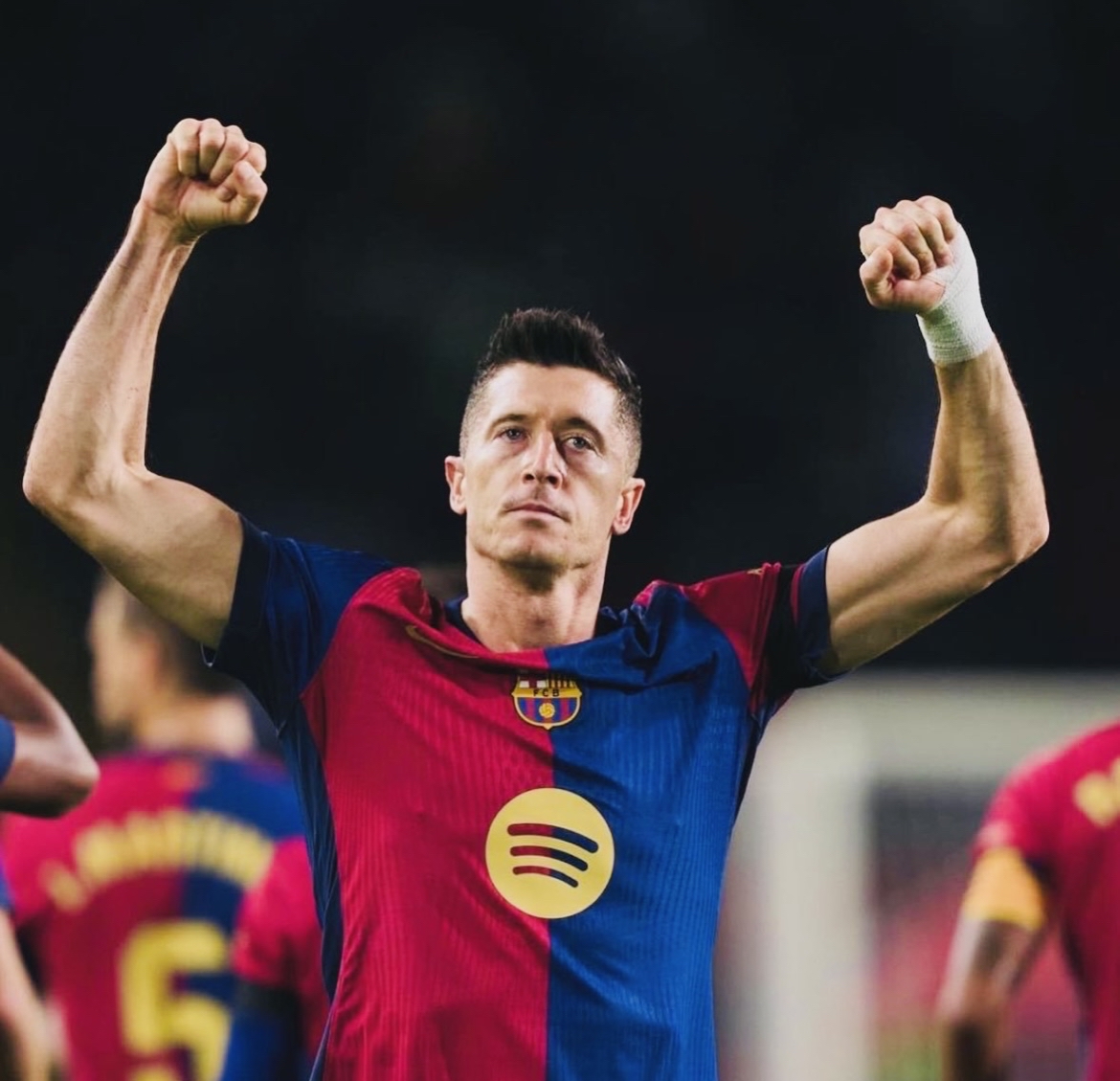 莱万多夫斯基与50激战美国队分钟，最后时刻胜出胜负难料！，西亚卡姆焦点对战上演精彩一战的简单介绍