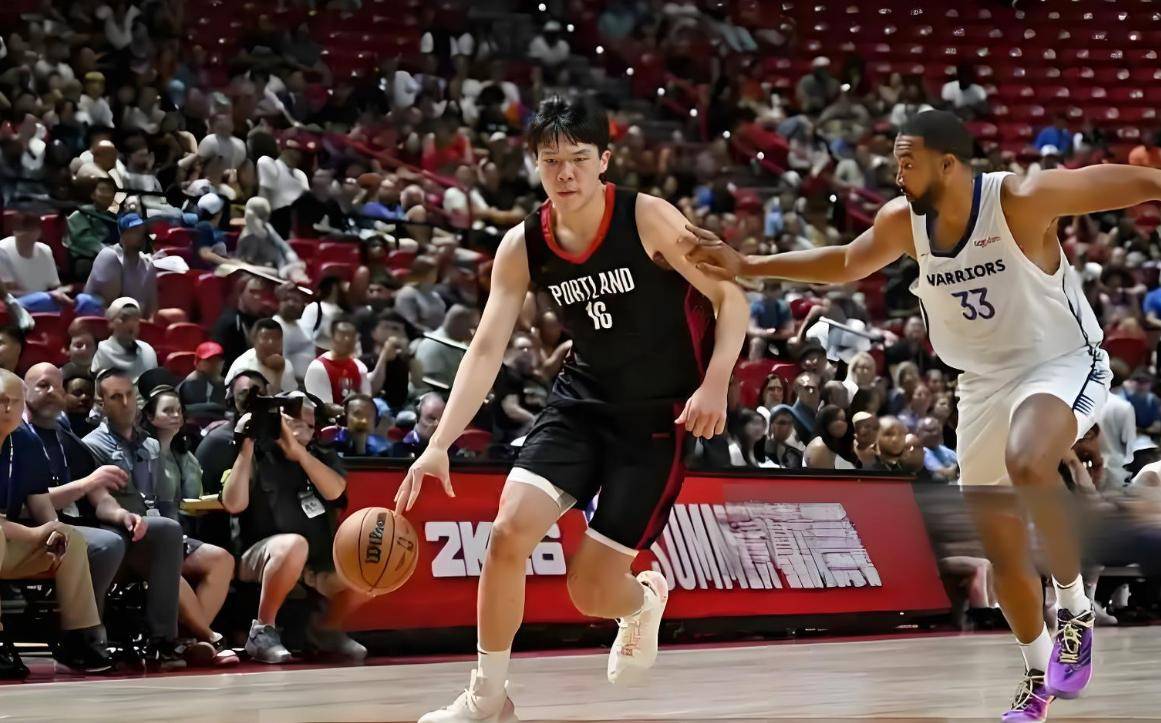 萨克拉门托国王训练开放日,国际比赛日篮板制胜引欢呼,NBA常规赛在即,更衣室氛围转暖的简单介绍 萨克拉门托国王训练开放日,国际比赛日篮板制胜引欢呼,NBA常规赛在即,更衣室氛围转暖的简单介绍