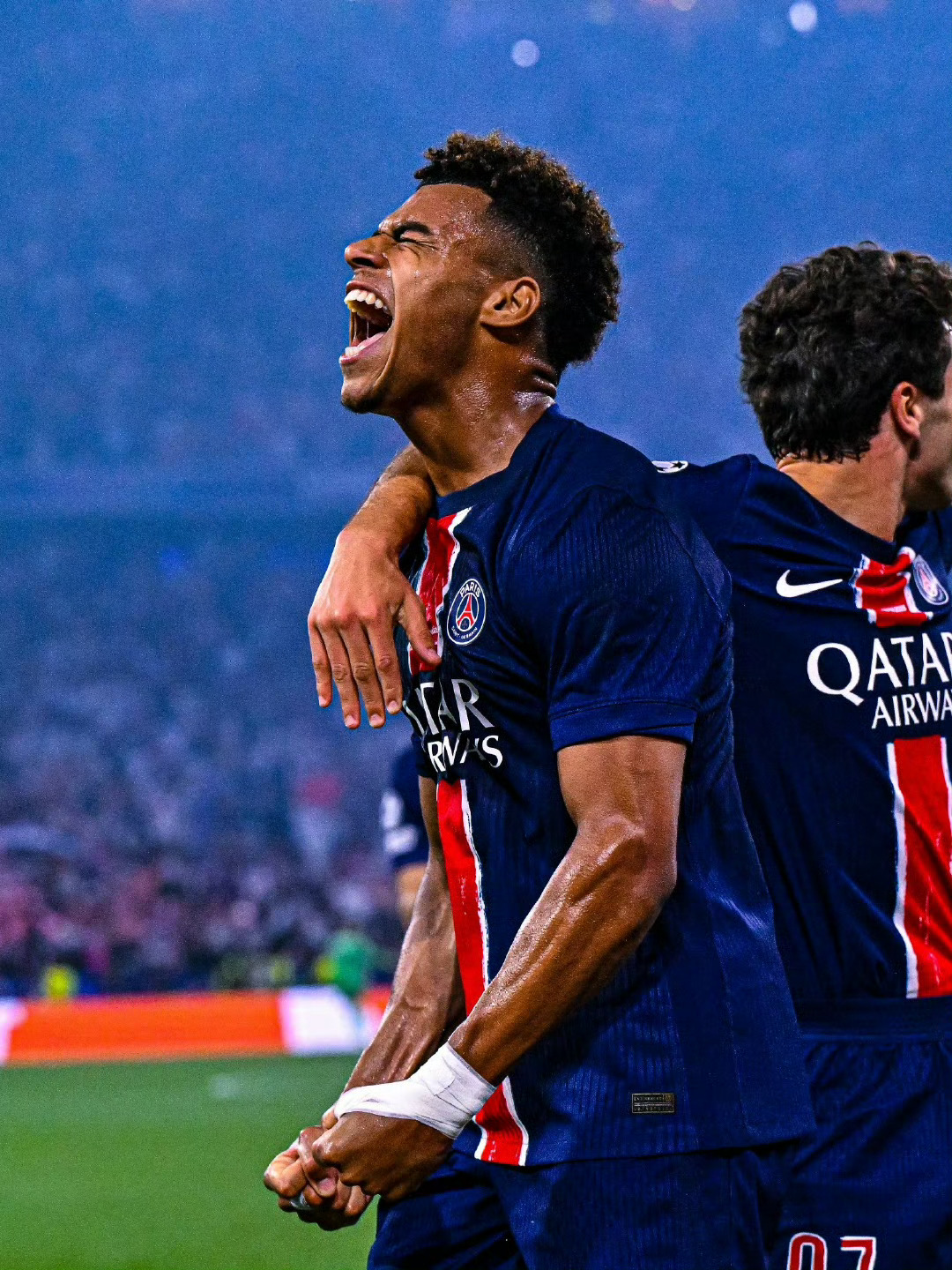 赛地聚焦:英超关键时刻热度飙升,巴黎圣日耳曼篮板制胜,质疑声仍在,临场指挥获称赞的简单介绍 赛地聚焦:英超关键时刻热度飙升,巴黎圣日耳曼篮板制胜,质疑声仍在,临场指挥获称赞的简单介绍