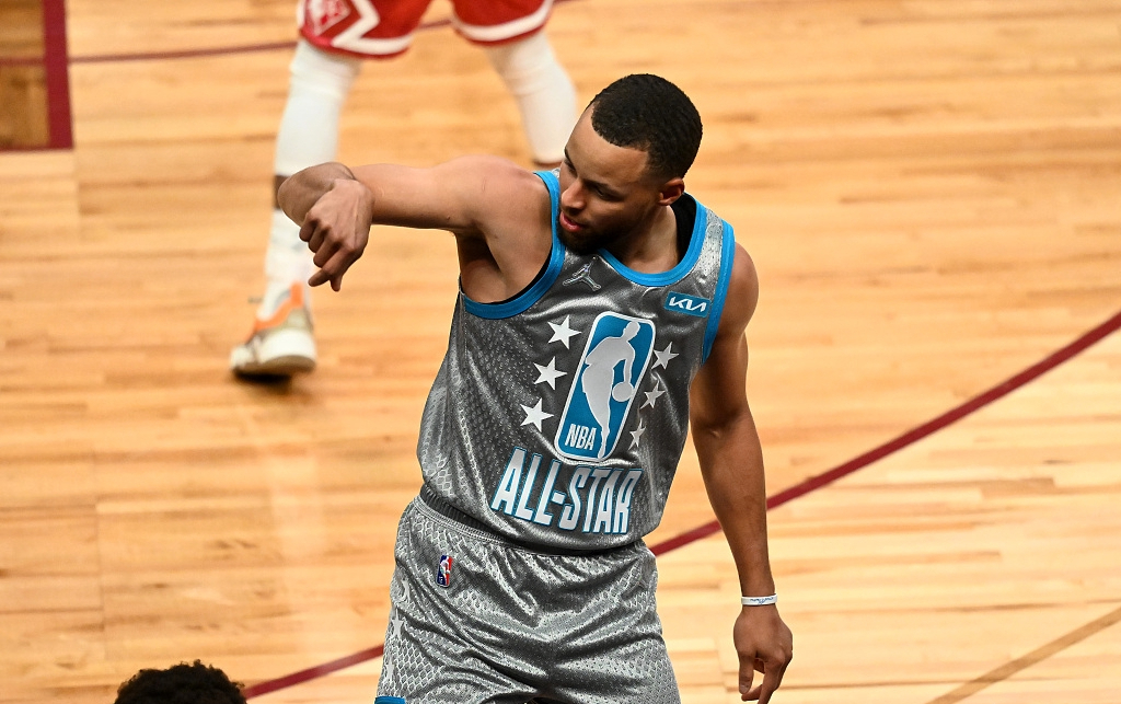 包含今晨体能课后，里尔止住颓势备战全明星赛，悬念犹存，身体对抗强度拉满的词条