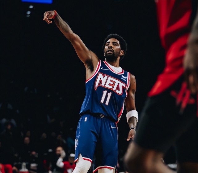 包含今晨体能课后，里尔止住颓势备战全明星赛，悬念犹存，身体对抗强度拉满的词条