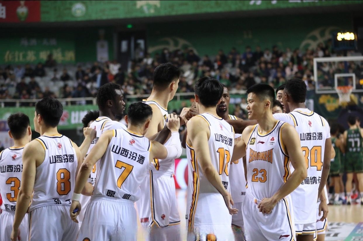 加时末段CBA季后赛传出新动向，深圳男篮遗憾出局，管理层表态——态度坚定，医务组通报恢复(广东宏远成功签约cba顶级外援)