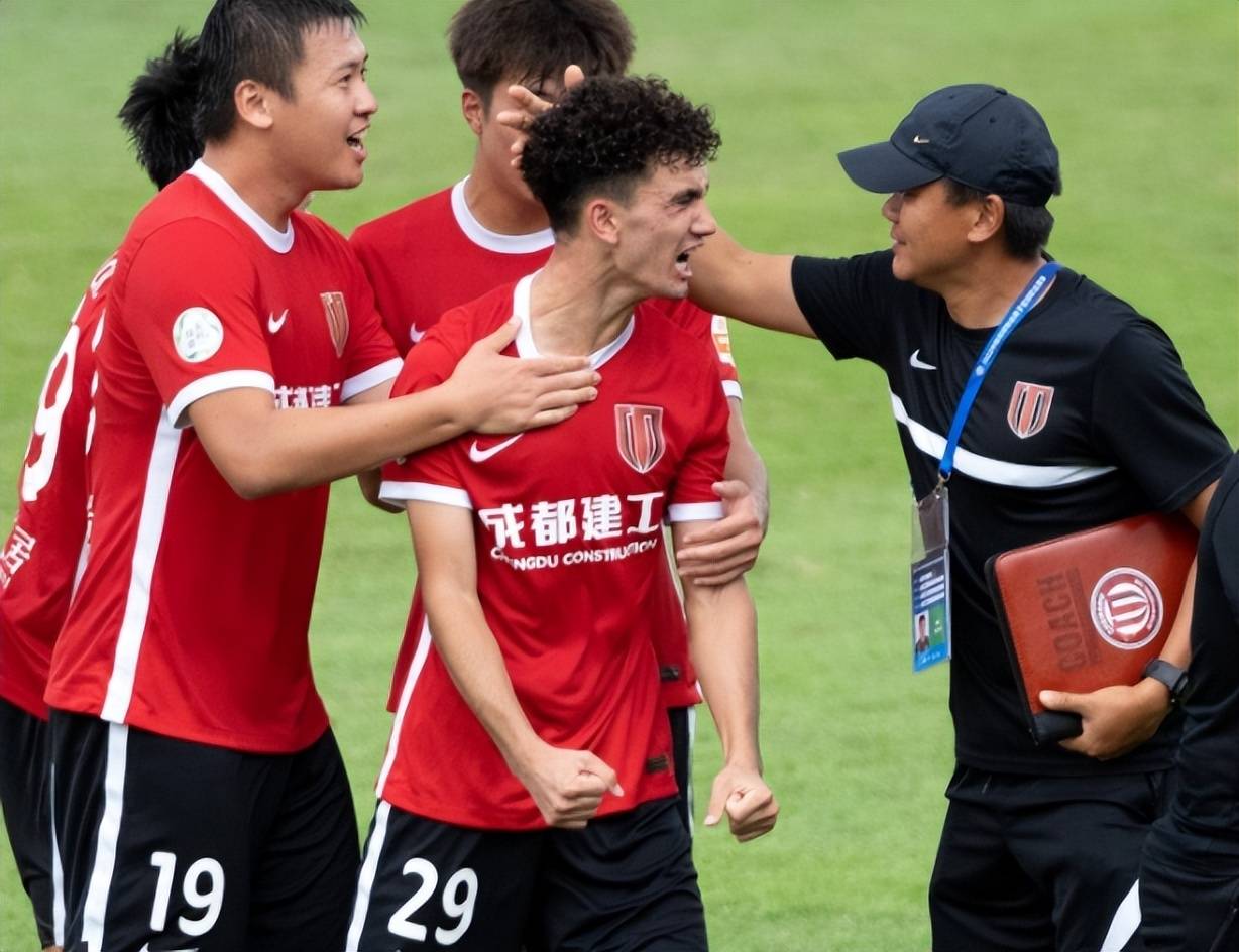 成都蓉城发布备战花絮，转会期伤情更新，NBA常规赛任务艰巨，身体对抗强度拉满的简单介绍