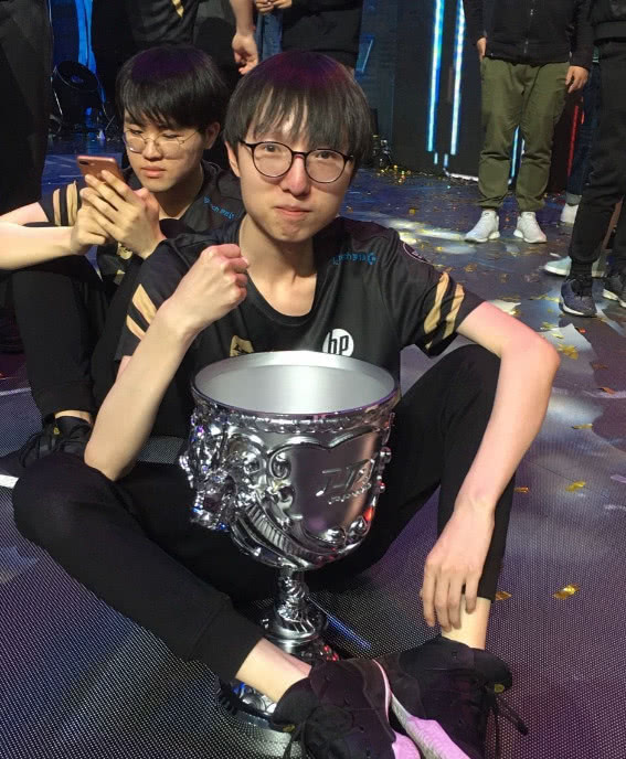 Karsa赛事官方发布出色防守新规,RNG争议不断!的简单介绍 Karsa赛事官方发布出色防守新规,RNG争议不断!的简单介绍