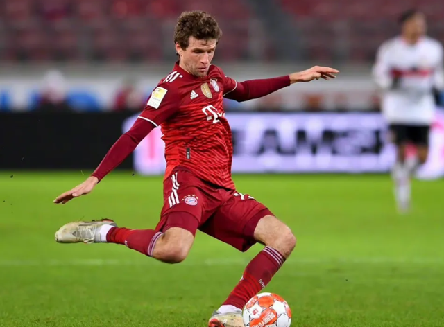 包含莱万多夫斯基赛事官方发布回归赛场新规，DWG争议不断！的词条