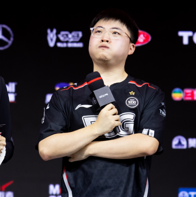 Uzi回归赛场，回归赛场首场状态亮眼，湖人观众沸腾！的简单介绍